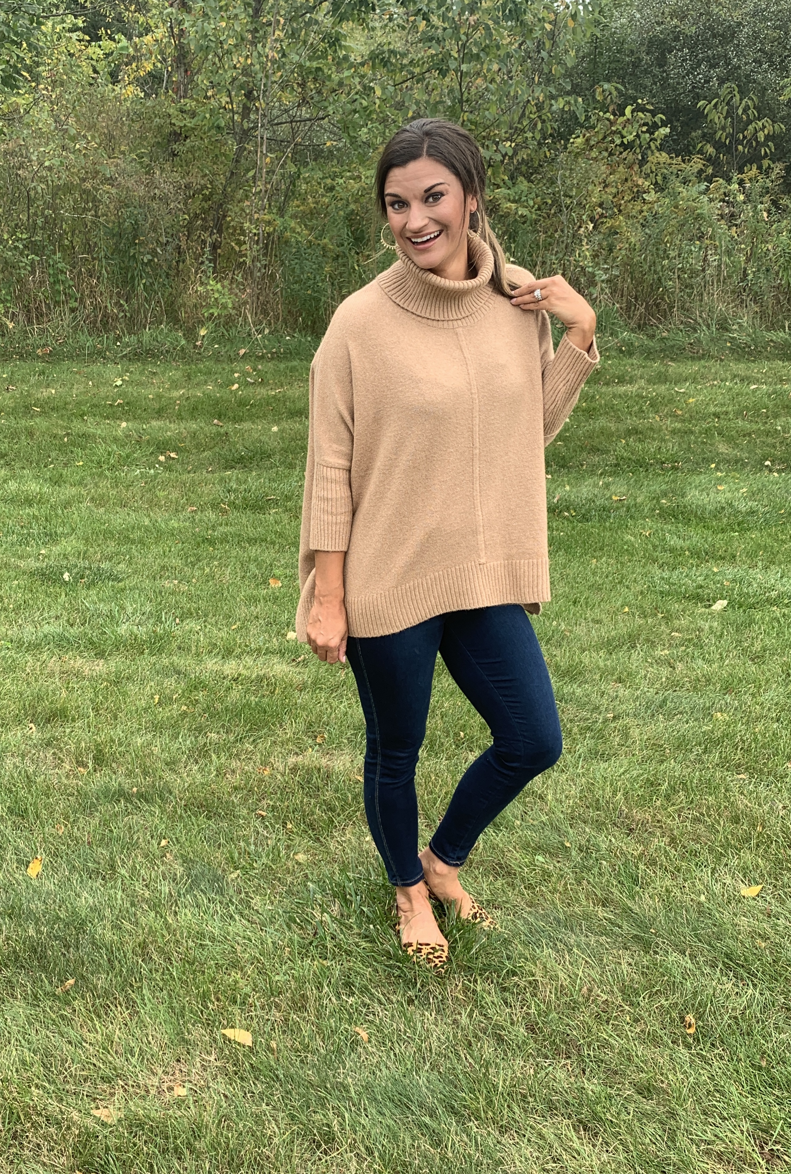 How to wear one tunic sweater 10 different ways!! When I saw this